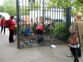 �C�M���X�����t���I�s�E�P���v�g���p�[�N�̃A���e�B�[�N�}�[�P�b�g�ւf�n�I